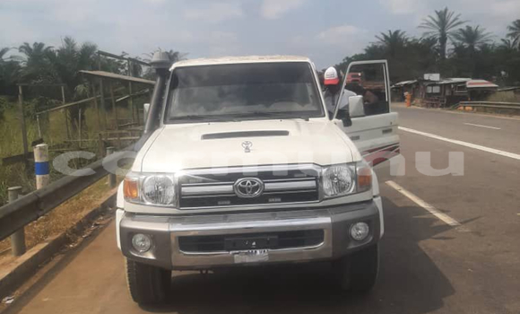 Acheter Occasion Voiture Toyota Land Cruiser Blanc à Brazzaville, Commune de Brazzaville Acheter Occasion Voiture Toyota Land Cruiser Blanc à Brazzaville, Commune de Brazzaville