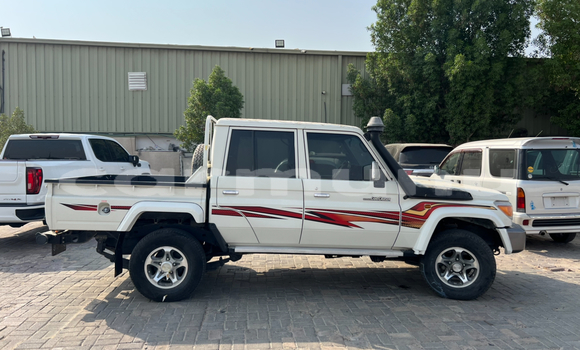 Acheter Occasion Voiture Toyota Land Cruiser Blanc à Brazzaville, Commune de Brazzaville Acheter Occasion Voiture Toyota Land Cruiser Blanc à Brazzaville, Commune de Brazzaville