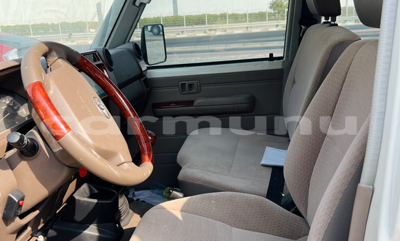 Acheter Occasion Voiture Toyota Land Cruiser Blanc à Brazzaville, Commune de Brazzaville Acheter Occasion Voiture Toyota Land Cruiser Blanc à Brazzaville, Commune de Brazzaville