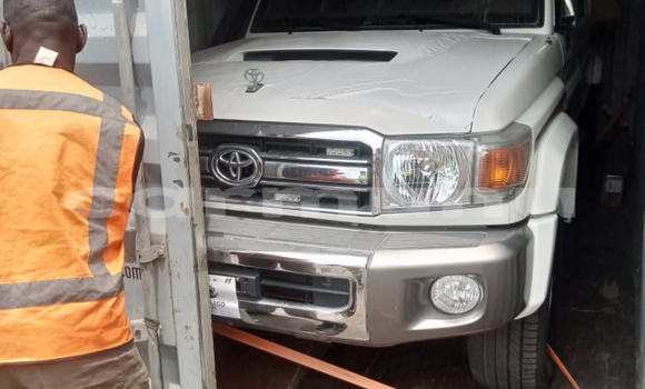 Acheter Occasion Voiture Toyota Land Cruiser Blanc à Brazzaville, Commune de Brazzaville Acheter Occasion Voiture Toyota Land Cruiser Blanc à Brazzaville, Commune de Brazzaville