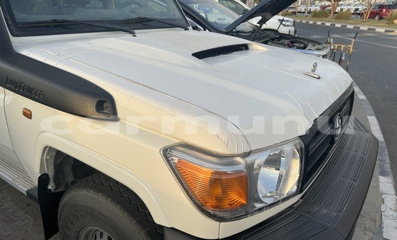 Acheter Neuf Voiture Toyota Land Cruiser Blanc à Brazzaville, Commune de Brazzaville Acheter Neuf Voiture Toyota Land Cruiser Blanc à Brazzaville, Commune de Brazzaville