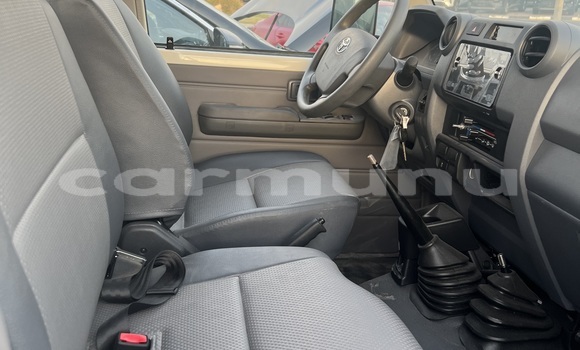 Acheter Neuf Voiture Toyota Land Cruiser Blanc à Brazzaville, Commune de Brazzaville Acheter Neuf Voiture Toyota Land Cruiser Blanc à Brazzaville, Commune de Brazzaville