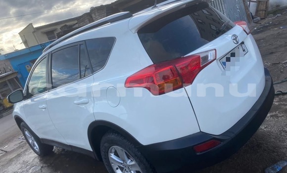 Acheter Occasion Voiture Toyota RAV4 Blanc à Pointe–Noire, Région du Kouilou Acheter Occasion Voiture Toyota RAV4 Blanc à Pointe–Noire, Région du Kouilou