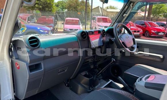 Buy Used Toyota Land Cruiser White Car in Brazzaville in Municipality of Brazzaville Buy Used Toyota Land Cruiser White Car in Brazzaville in Municipality of Brazzaville