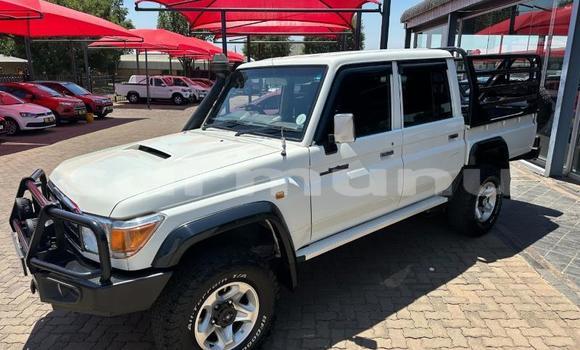 Buy Used Toyota Land Cruiser White Car in Brazzaville in Municipality of Brazzaville Buy Used Toyota Land Cruiser White Car in Brazzaville in Municipality of Brazzaville