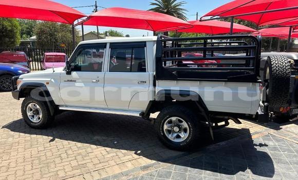 Buy Used Toyota Land Cruiser White Car in Brazzaville in Municipality of Brazzaville Buy Used Toyota Land Cruiser White Car in Brazzaville in Municipality of Brazzaville