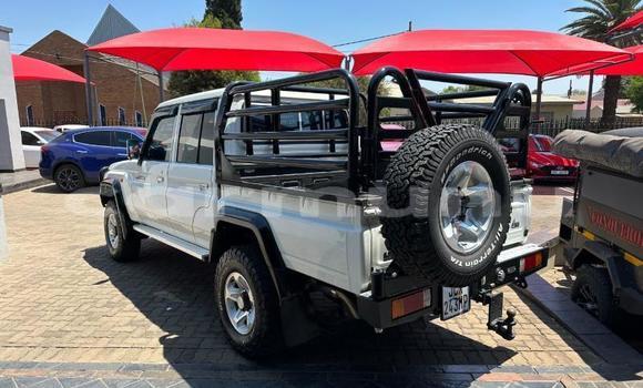 Buy Used Toyota Land Cruiser White Car in Brazzaville in Municipality of Brazzaville Buy Used Toyota Land Cruiser White Car in Brazzaville in Municipality of Brazzaville