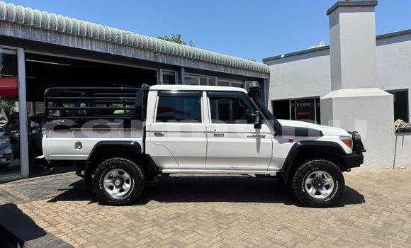 Buy Used Toyota Land Cruiser White Car in Brazzaville in Municipality of Brazzaville Buy Used Toyota Land Cruiser White Car in Brazzaville in Municipality of Brazzaville