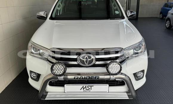 Buy Used Toyota Hilux White Car in Brazzaville in Municipality of Brazzaville Buy Used Toyota Hilux White Car in Brazzaville in Municipality of Brazzaville