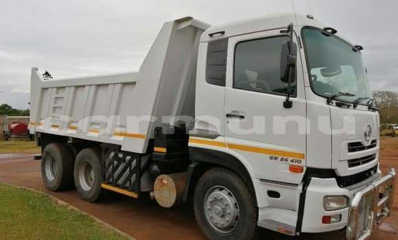 Acheter Occasion Utilitaire Nissan UD Blanc à Brazzaville, Commune de Brazzaville Acheter Occasion Utilitaire Nissan UD Blanc à Brazzaville, Commune de Brazzaville