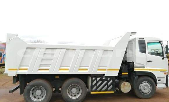 Acheter Occasion Utilitaire Nissan UD Blanc à Brazzaville, Commune de Brazzaville Acheter Occasion Utilitaire Nissan UD Blanc à Brazzaville, Commune de Brazzaville