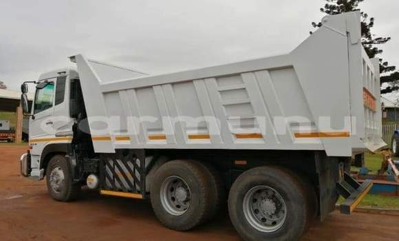 Acheter Occasion Utilitaire Nissan UD Blanc à Brazzaville, Commune de Brazzaville Acheter Occasion Utilitaire Nissan UD Blanc à Brazzaville, Commune de Brazzaville