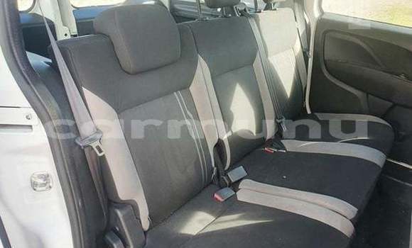 Acheter Occasion Voiture Fiat Doblo Blanc à Brazzaville, Commune de Brazzaville Acheter Occasion Voiture Fiat Doblo Blanc à Brazzaville, Commune de Brazzaville