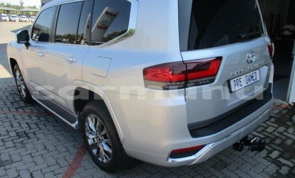Buy Used Toyota Land Cruiser Silver Car in Brazzaville in Municipality of Brazzaville Buy Used Toyota Land Cruiser Silver Car in Brazzaville in Municipality of Brazzaville