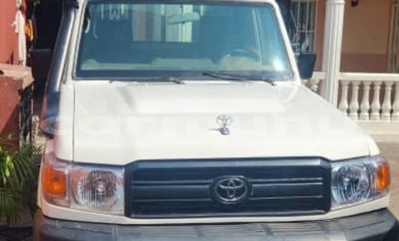 Acheter Occasion Voiture Toyota Land Cruiser Blanc à Brazzaville, Commune de Brazzaville Acheter Occasion Voiture Toyota Land Cruiser Blanc à Brazzaville, Commune de Brazzaville