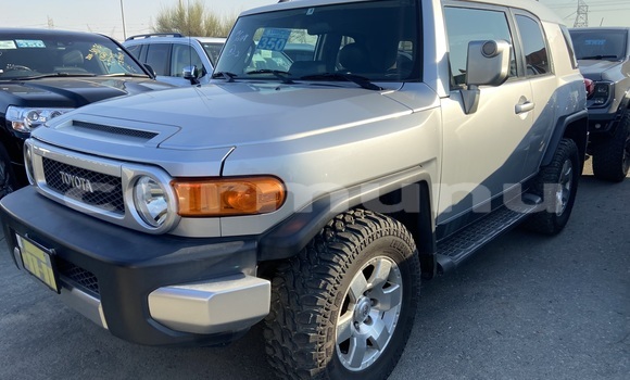 Buy Used Toyota FJ Cruiser Silver Car in Brazzaville in Municipality of Brazzaville Buy Used Toyota FJ Cruiser Silver Car in Brazzaville in Municipality of Brazzaville