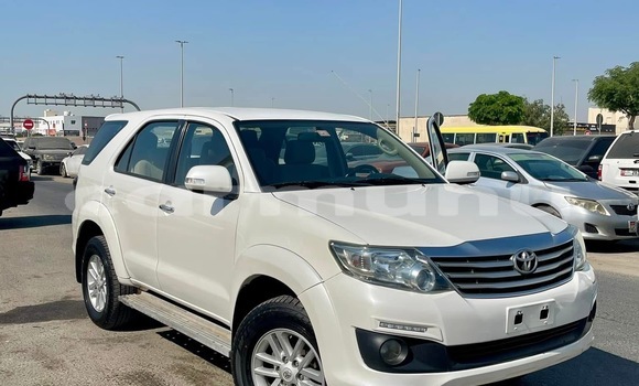 Acheter Occasion Voiture Toyota Fortuner Blanc à Brazzaville, Commune de Brazzaville Acheter Occasion Voiture Toyota Fortuner Blanc à Brazzaville, Commune de Brazzaville