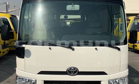 Acheter Occasion Voiture Toyota Coaster Blanc à Brazzaville, Commune de Brazzaville Acheter Occasion Voiture Toyota Coaster Blanc à Brazzaville, Commune de Brazzaville