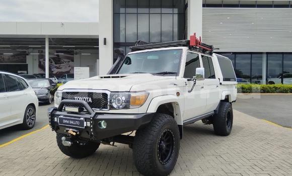 Acheter Occasion Voiture Toyota Land Cruiser Beige à Brazzaville, Commune de Brazzaville Acheter Occasion Voiture Toyota Land Cruiser Beige à Brazzaville, Commune de Brazzaville