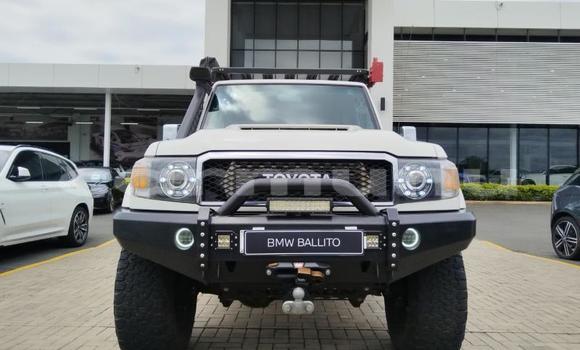 Acheter Occasion Voiture Toyota Land Cruiser Beige à Brazzaville, Commune de Brazzaville Acheter Occasion Voiture Toyota Land Cruiser Beige à Brazzaville, Commune de Brazzaville