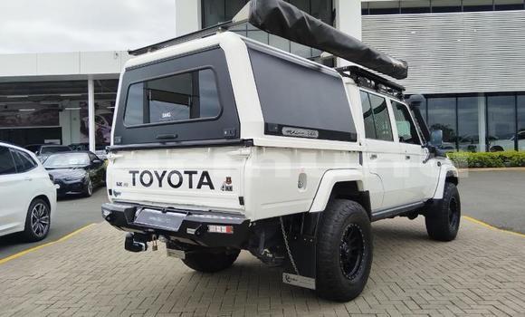 Acheter Occasion Voiture Toyota Land Cruiser Beige à Brazzaville, Commune de Brazzaville Acheter Occasion Voiture Toyota Land Cruiser Beige à Brazzaville, Commune de Brazzaville