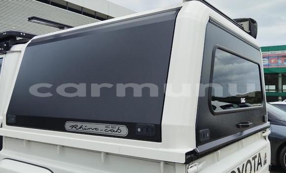 Acheter Occasion Voiture Toyota Land Cruiser Beige à Brazzaville, Commune de Brazzaville Acheter Occasion Voiture Toyota Land Cruiser Beige à Brazzaville, Commune de Brazzaville