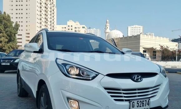 Buy Used Hyundai Tucson White Car in Brazzaville in Municipality of Brazzaville Buy Used Hyundai Tucson White Car in Brazzaville in Municipality of Brazzaville