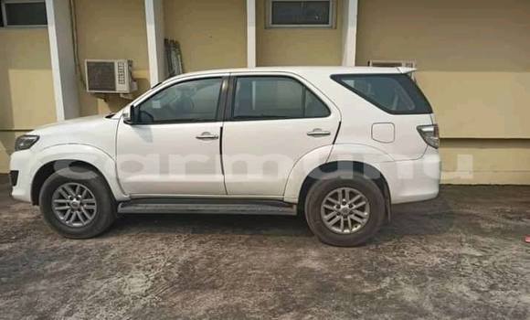 Acheter Occasion Voiture Toyota Fortuner Blanc à Brazzaville, Commune de Brazzaville Acheter Occasion Voiture Toyota Fortuner Blanc à Brazzaville, Commune de Brazzaville