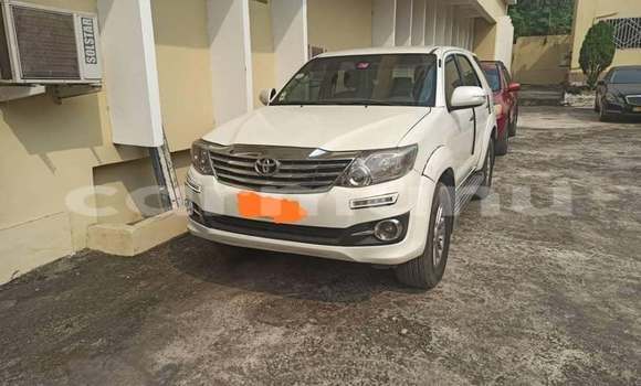 Acheter Occasion Voiture Toyota Fortuner Blanc à Brazzaville, Commune de Brazzaville Acheter Occasion Voiture Toyota Fortuner Blanc à Brazzaville, Commune de Brazzaville