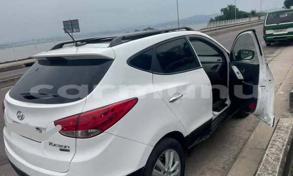 Acheter Occasion Voiture Hyundai Tucson Blanc à Brazzaville, Commune de Brazzaville Acheter Occasion Voiture Hyundai Tucson Blanc à Brazzaville, Commune de Brazzaville