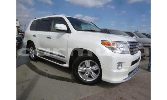 Acheter Import Voiture Toyota Land Cruiser Blanc à Import - Dubai, Région de la Bouenza Acheter Import Voiture Toyota Land Cruiser Blanc à Import - Dubai, Région de la Bouenza