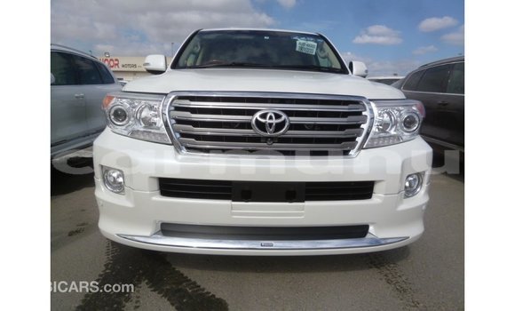 Acheter Import Voiture Toyota Land Cruiser Blanc à Import - Dubai, Région de la Bouenza Acheter Import Voiture Toyota Land Cruiser Blanc à Import - Dubai, Région de la Bouenza