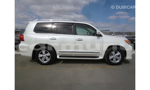 Acheter Import Voiture Toyota Land Cruiser Blanc à Import - Dubai, Région de la Bouenza Acheter Import Voiture Toyota Land Cruiser Blanc à Import - Dubai, Région de la Bouenza