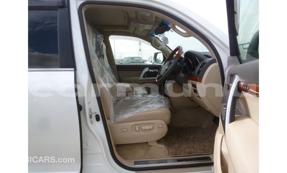 Acheter Import Voiture Toyota Land Cruiser Blanc à Import - Dubai, Région de la Bouenza Acheter Import Voiture Toyota Land Cruiser Blanc à Import - Dubai, Région de la Bouenza