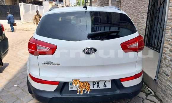 Acheter Occasion Voiture Kia Sportage Blanc à Brazzaville, Commune de Brazzaville Acheter Occasion Voiture Kia Sportage Blanc à Brazzaville, Commune de Brazzaville
