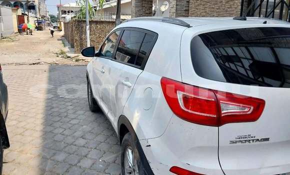 Acheter Occasion Voiture Kia Sportage Blanc à Brazzaville, Commune de Brazzaville Acheter Occasion Voiture Kia Sportage Blanc à Brazzaville, Commune de Brazzaville