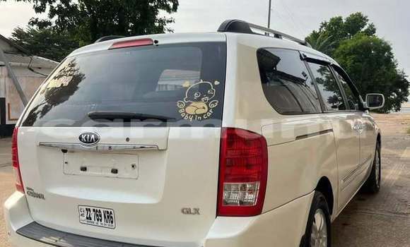 Acheter Occasion Voiture Kia Carnival Blanc à Brazzaville, Commune de Brazzaville Acheter Occasion Voiture Kia Carnival Blanc à Brazzaville, Commune de Brazzaville