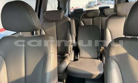 Acheter Occasion Voiture Kia Carnival Blanc à Brazzaville, Commune de Brazzaville Acheter Occasion Voiture Kia Carnival Blanc à Brazzaville, Commune de Brazzaville