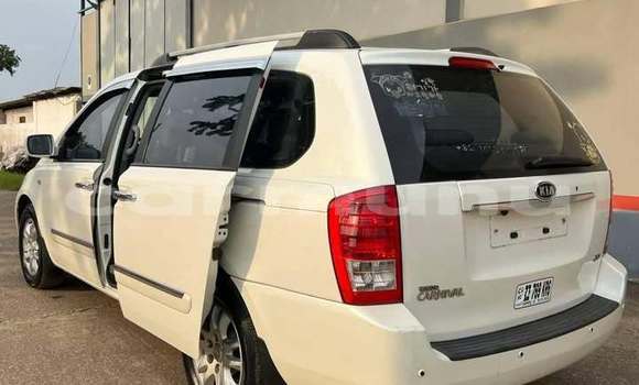 Acheter Occasion Voiture Kia Carnival Blanc à Brazzaville, Commune de Brazzaville Acheter Occasion Voiture Kia Carnival Blanc à Brazzaville, Commune de Brazzaville