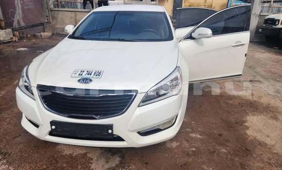 Buy Used Kia K7 White Car in Brazzaville in Municipality of Brazzaville Buy Used Kia K7 White Car in Brazzaville in Municipality of Brazzaville