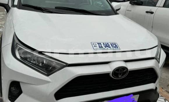 Acheter Occasion Voiture Toyota RAV4 Blanc à Brazzaville, Commune de Brazzaville Acheter Occasion Voiture Toyota RAV4 Blanc à Brazzaville, Commune de Brazzaville