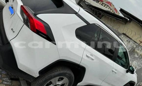 Acheter Occasion Voiture Toyota RAV4 Blanc à Brazzaville, Commune de Brazzaville Acheter Occasion Voiture Toyota RAV4 Blanc à Brazzaville, Commune de Brazzaville