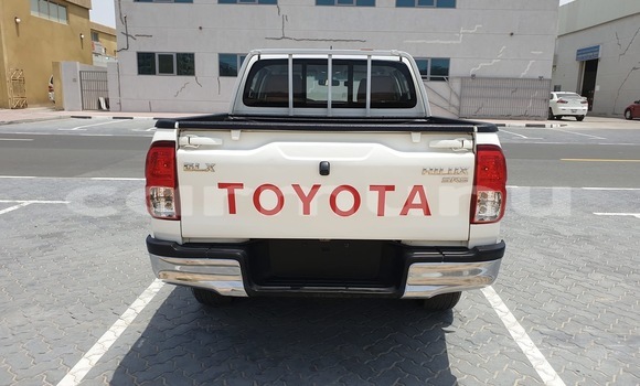 Acheter Occasion Voiture Toyota Hilux Blanc à Brazzaville, Commune de Brazzaville Acheter Occasion Voiture Toyota Hilux Blanc à Brazzaville, Commune de Brazzaville
