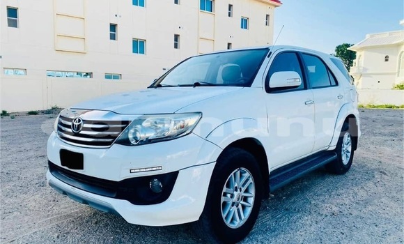 Acheter Occasion Voiture Toyota Fortuner Blanc à Brazzaville, Commune de Brazzaville Acheter Occasion Voiture Toyota Fortuner Blanc à Brazzaville, Commune de Brazzaville
