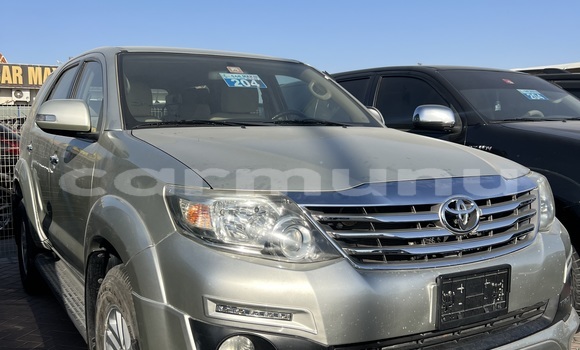 Acheter Occasion Voiture Toyota Fortuner Gris à Brazzaville, Commune de Brazzaville Acheter Occasion Voiture Toyota Fortuner Gris à Brazzaville, Commune de Brazzaville