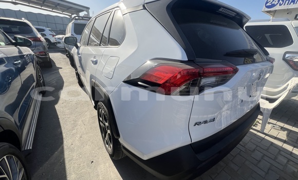 Acheter Occasion Voiture Toyota RAV4 Blanc à Brazzaville, Commune de Brazzaville Acheter Occasion Voiture Toyota RAV4 Blanc à Brazzaville, Commune de Brazzaville