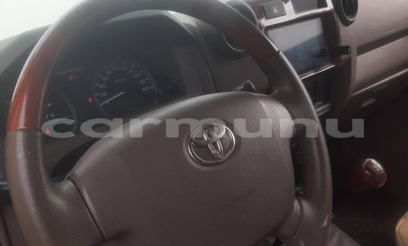 Buy Used Toyota Land Cruiser White Car in Black Point in Kouilou region Buy Used Toyota Land Cruiser White Car in Black Point in Kouilou region