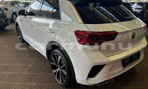 Buy Used Volkswagen T-Roc White Car in Brazzaville in Municipality of Brazzaville Buy Used Volkswagen T-Roc White Car in Brazzaville in Municipality of Brazzaville
