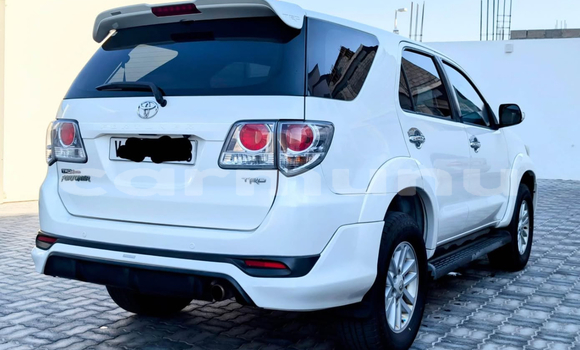 Acheter Occasion Voiture Toyota Fortuner Blanc à Brazzaville, Commune de Brazzaville Acheter Occasion Voiture Toyota Fortuner Blanc à Brazzaville, Commune de Brazzaville