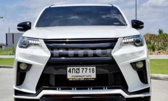 Acheter Occasion Voiture Toyota Fortuner Blanc à Sibiti, Lékoumou Acheter Occasion Voiture Toyota Fortuner Blanc à Sibiti, Lékoumou